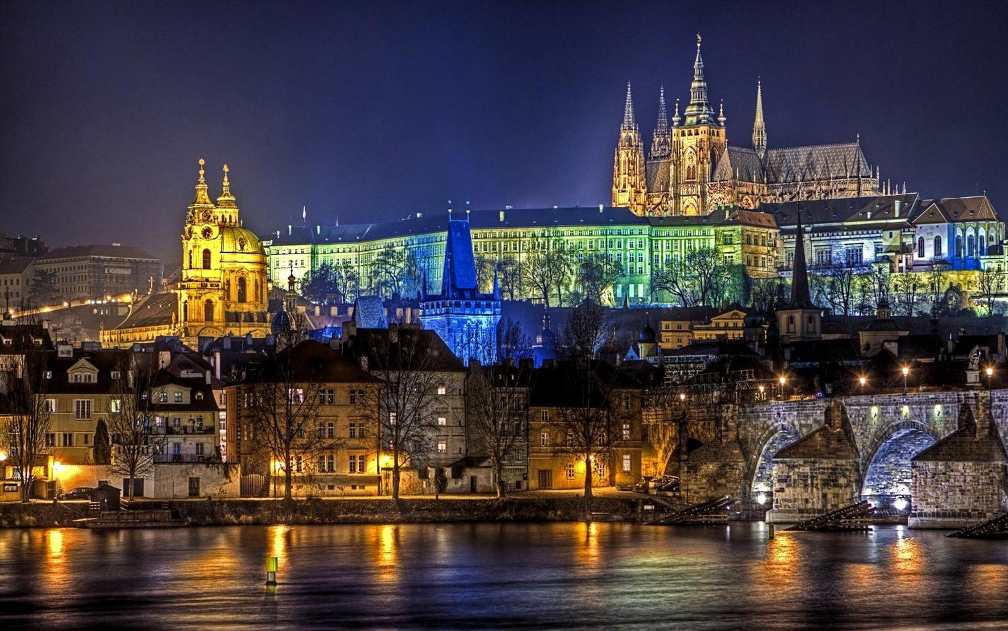 Kingdom Of 3 Roses * Praga