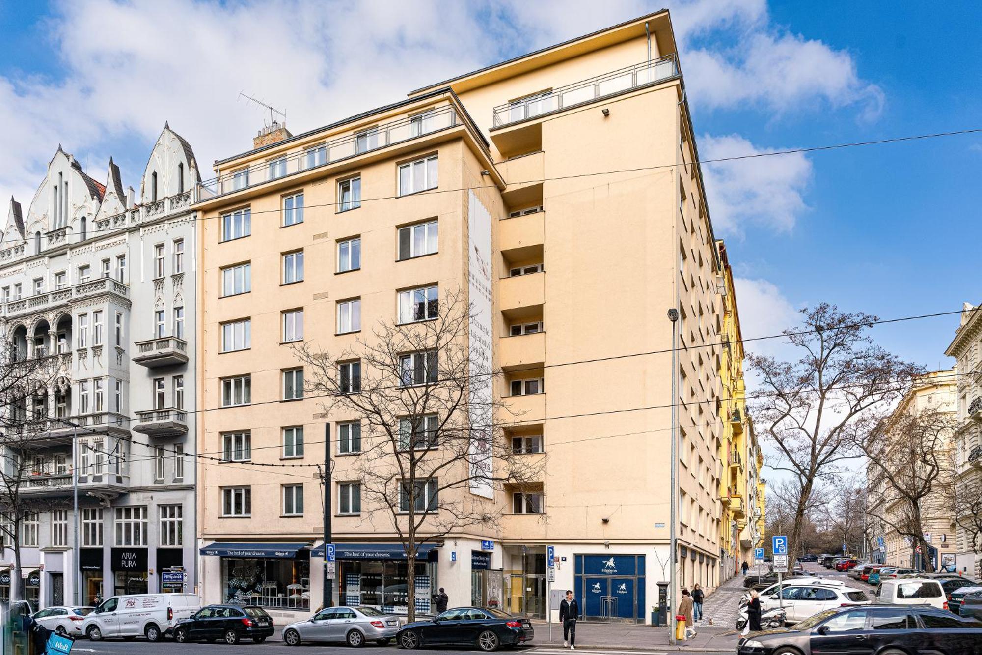 Kingdom Of 3 Roses Apartament *